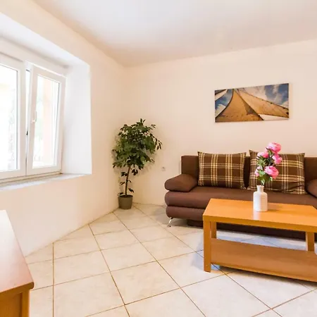 Gloria Apartman Ližnjan